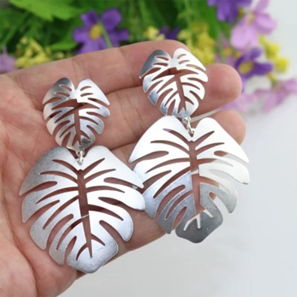 Jewelry - Silver Tone Leaves Earrings